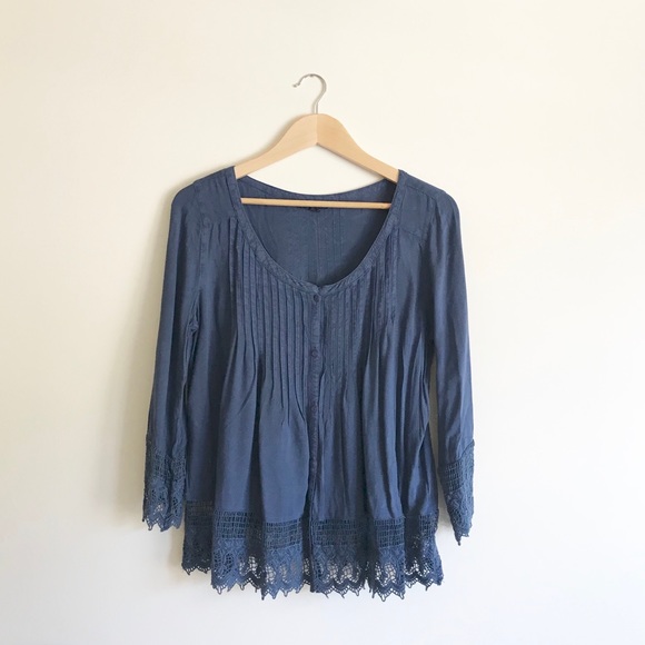 American Eagle Outfitters Tops - American Eagle blue peasant blouse with lace